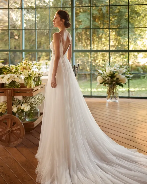 Alternative view of Robe de mariée avec body en guipure