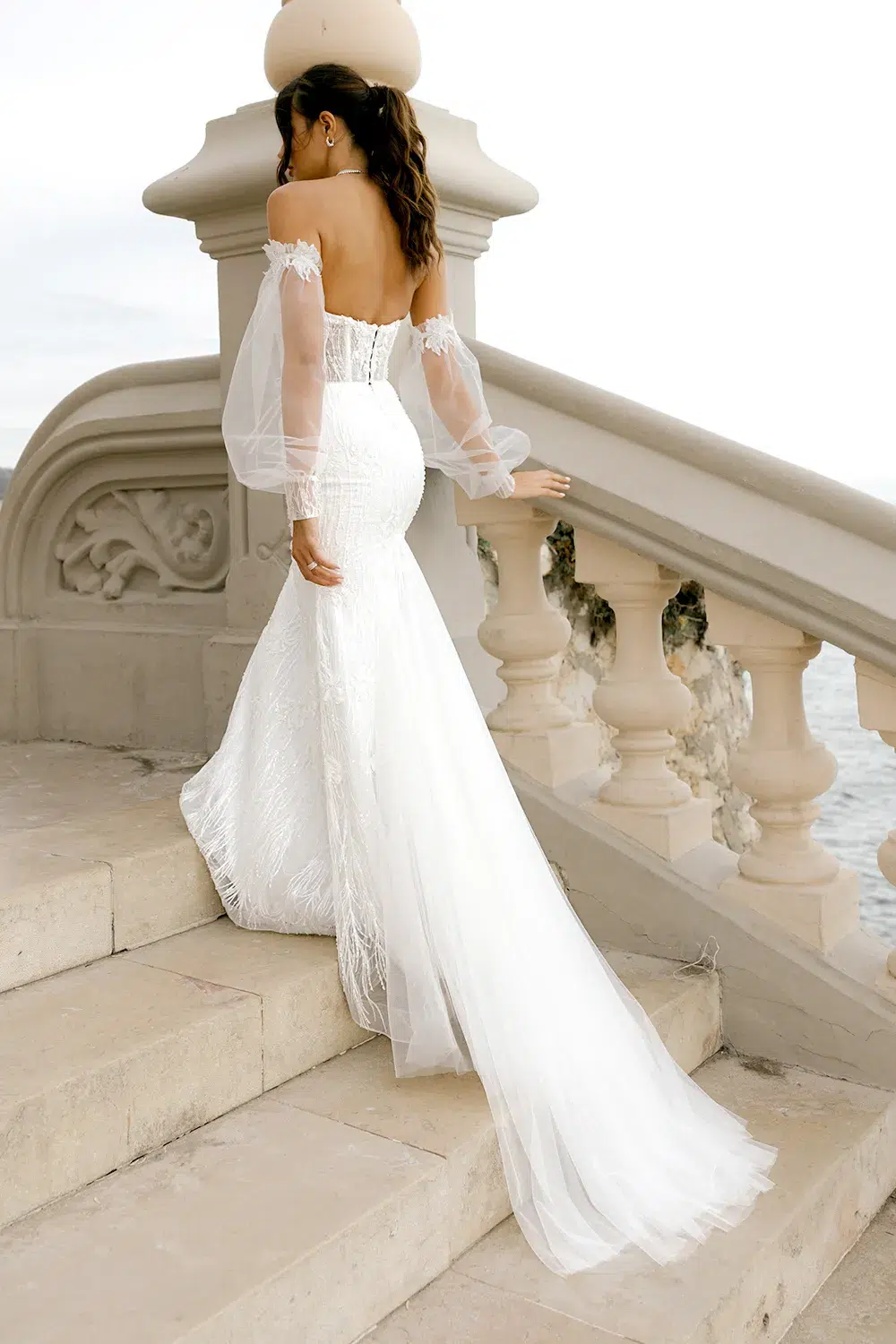 Robe de mariée avec manches ballons amovibles – Image 2