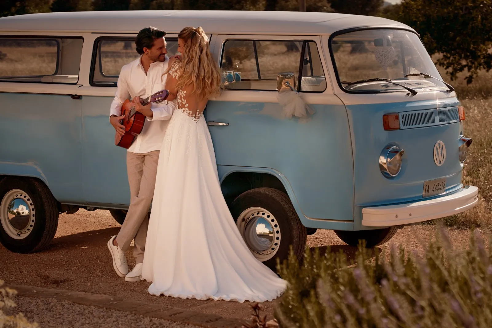 Robe de mariée en mousseline et petites manches – Image 3