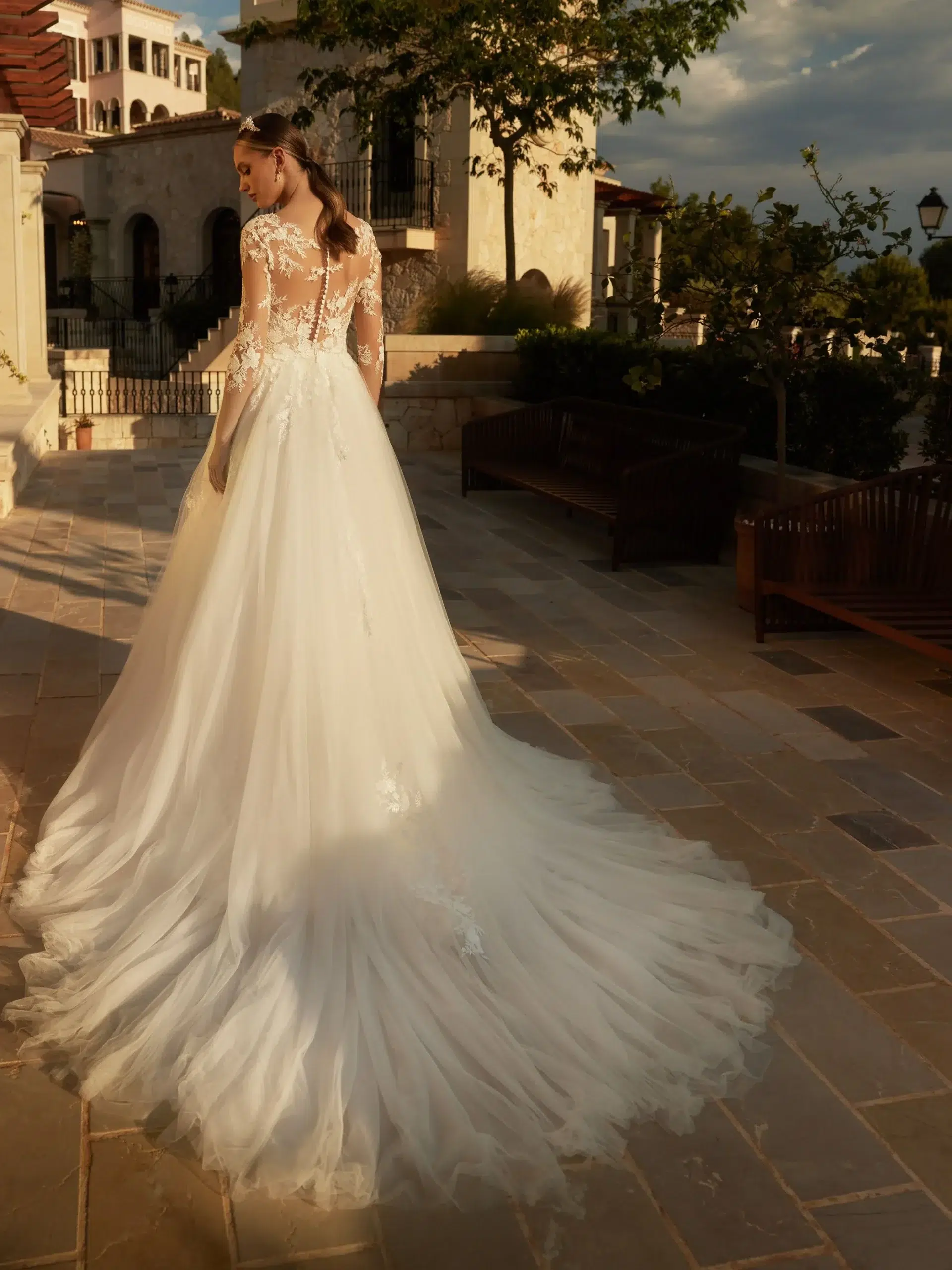 Robe de mariée manches longues en dentelle transparente – Image 2