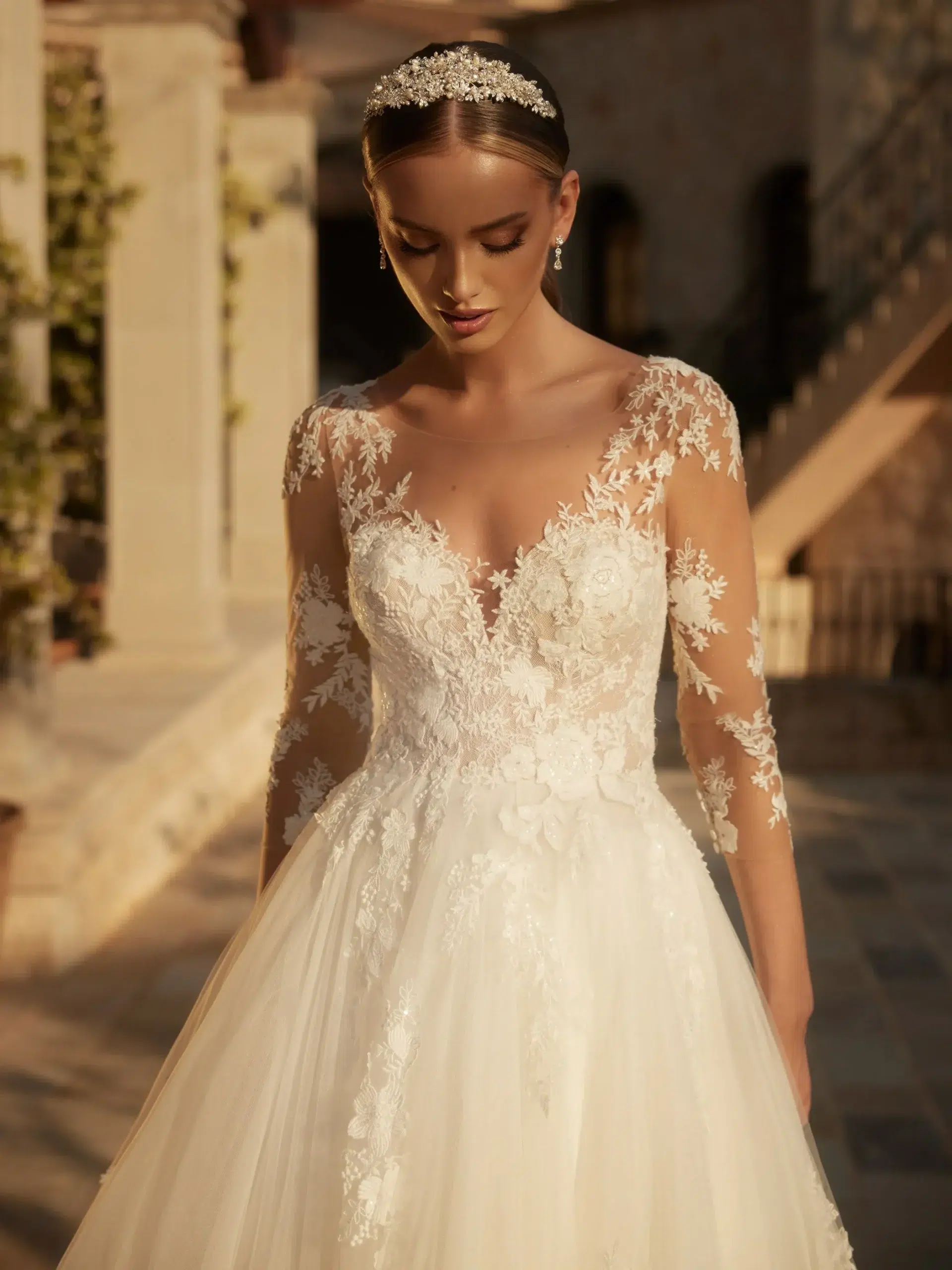 Robe de mariée manches longues en dentelle transparente – Image 3