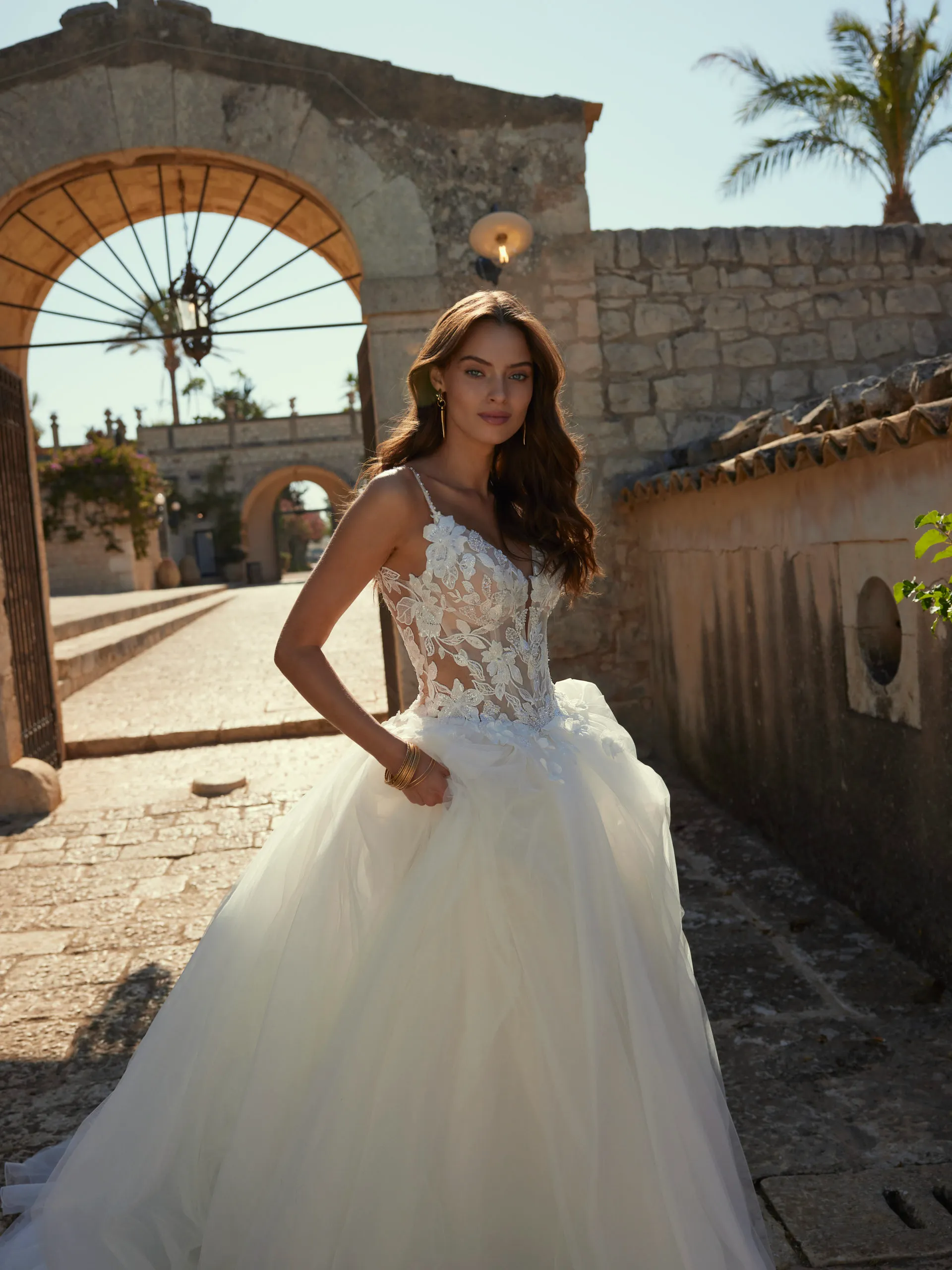 Robe de mariée princesse en tulle et dentelle 3D – Image 3