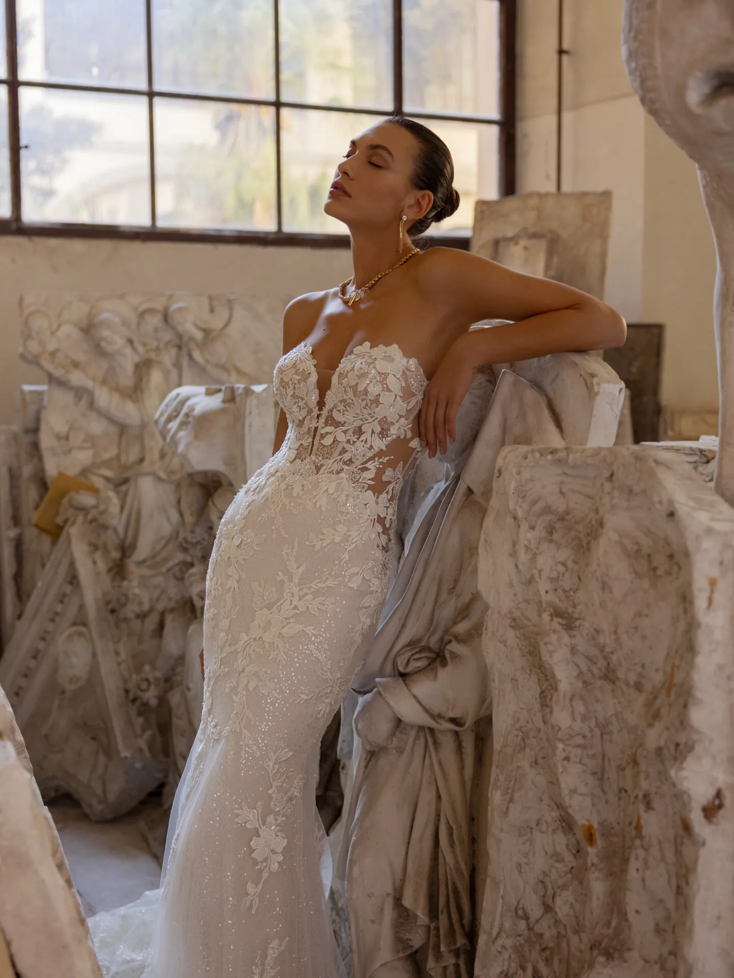 Robe de mariée sirène avec bustier en dentelle – Image 3