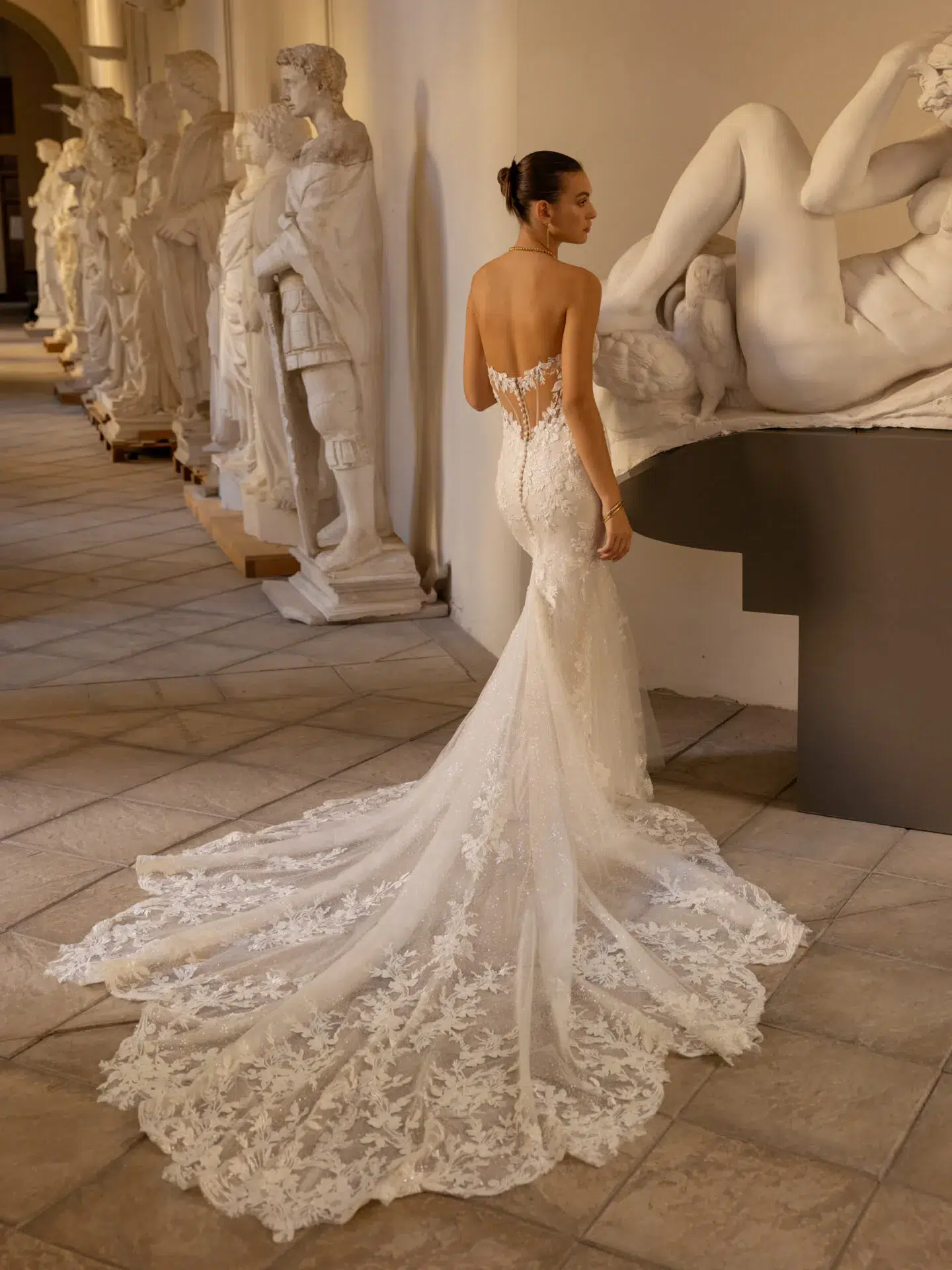 Robe de mariée sirène avec bustier en dentelle – Image 2