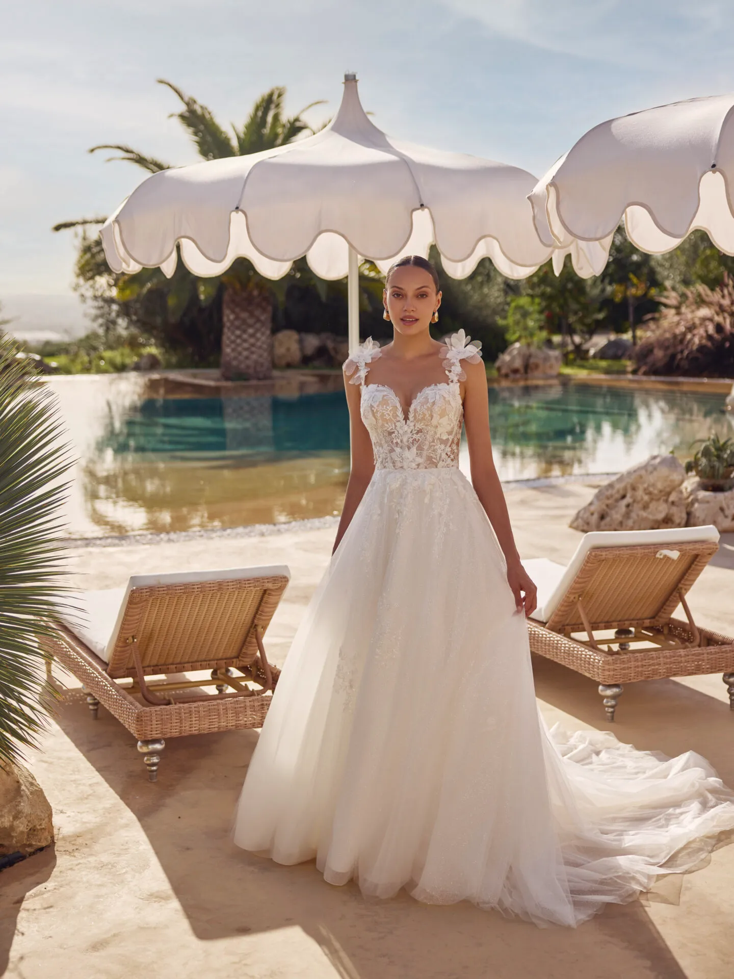 Robe de mariée trapèze avec fleurs en 3d de tulle