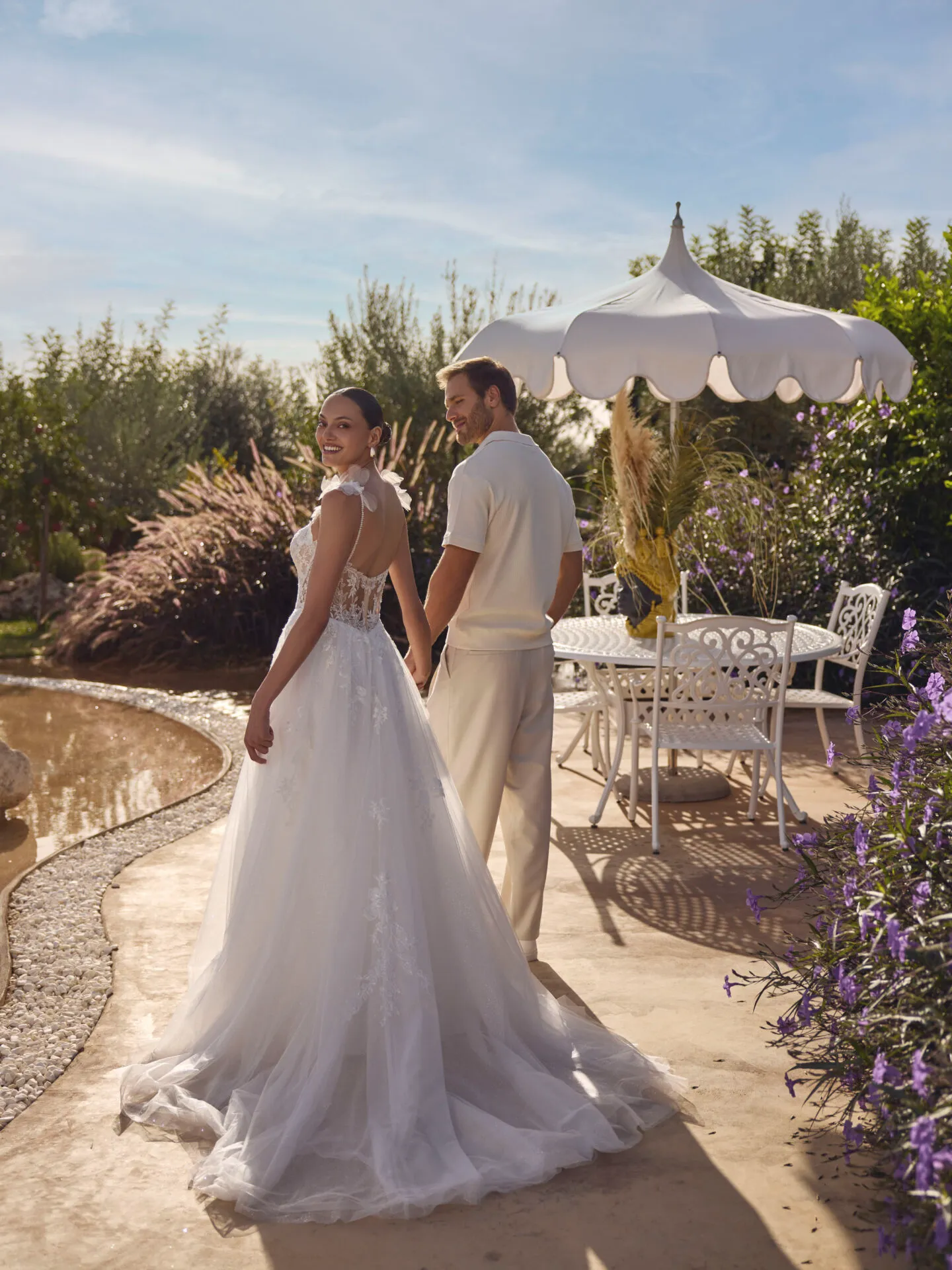 Robe de mariée trapèze avec fleurs en 3d de tulle – Image 2