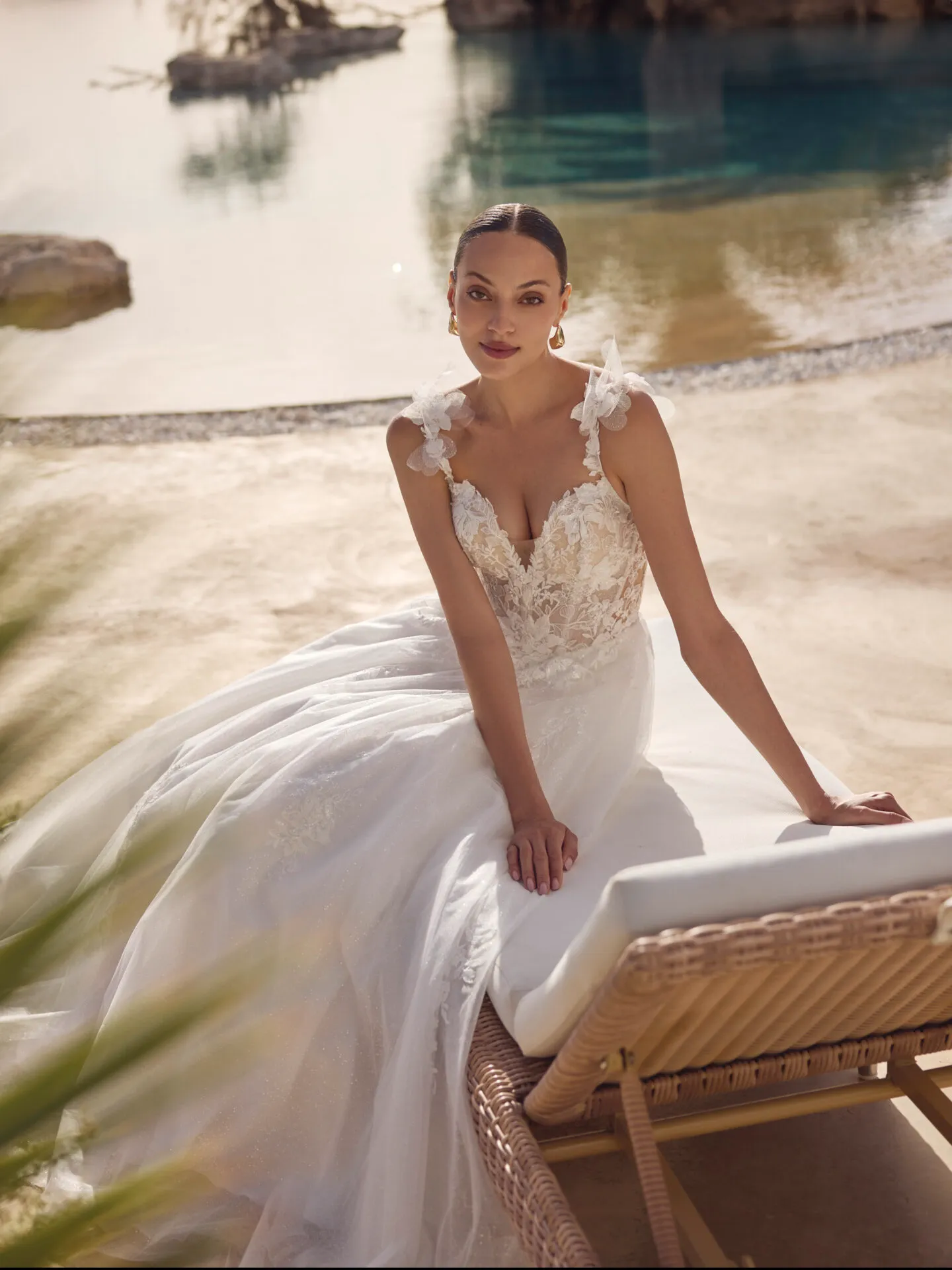 Robe de mariée trapèze avec fleurs en 3d de tulle – Image 3