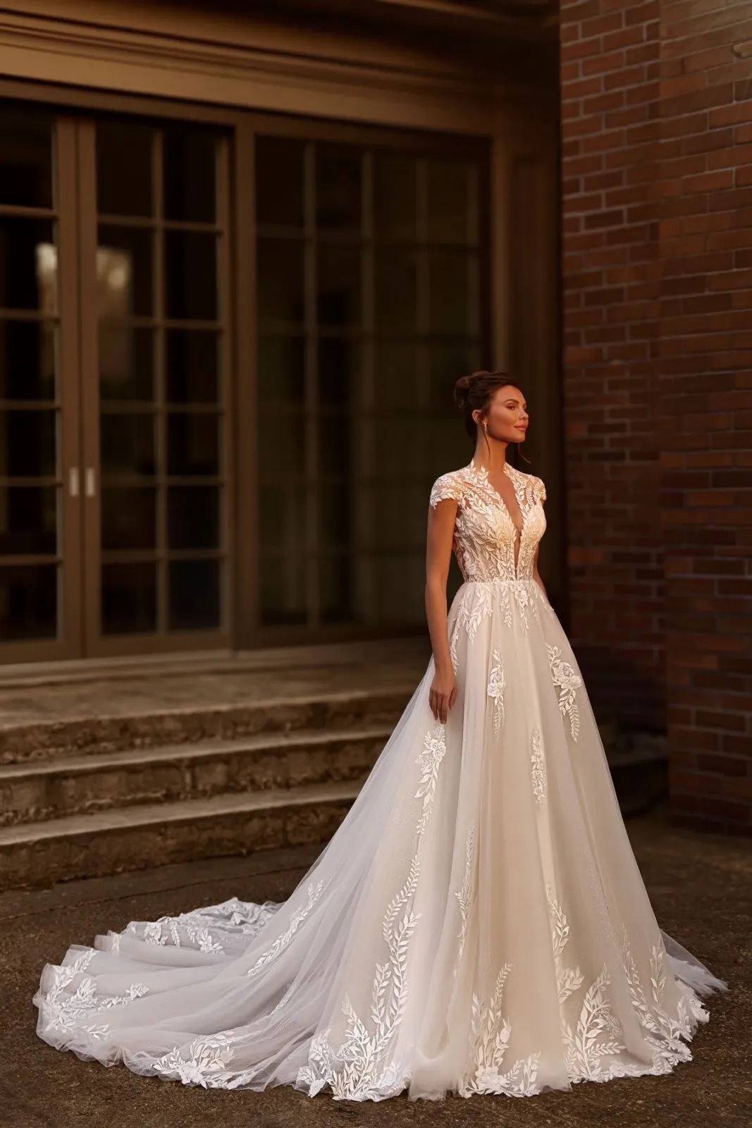 Robe de Mariée Trapèze avec Petites Manches et dos nu – Image 4
